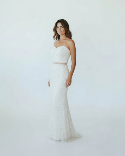 Elegantes Trägerloses Abendkleid mit Perlenstickerei E316