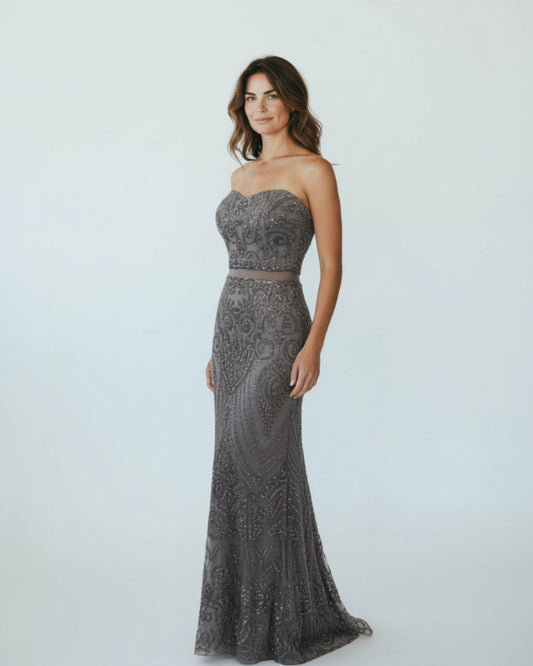 Elegantes Trägerloses Abendkleid mit Perlenstickerei E316