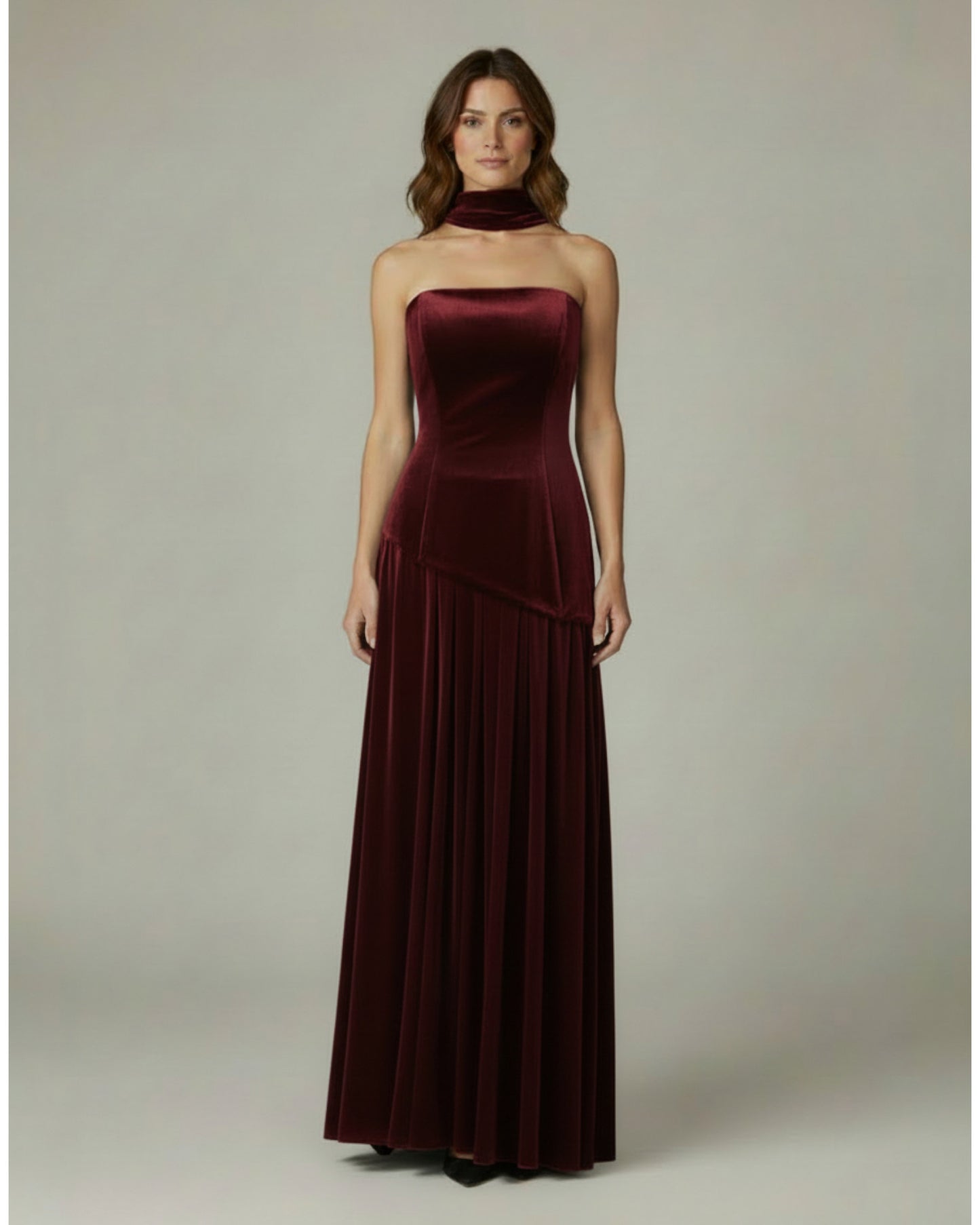 Langes Abendkleid aus Samt mit Halterneck E361