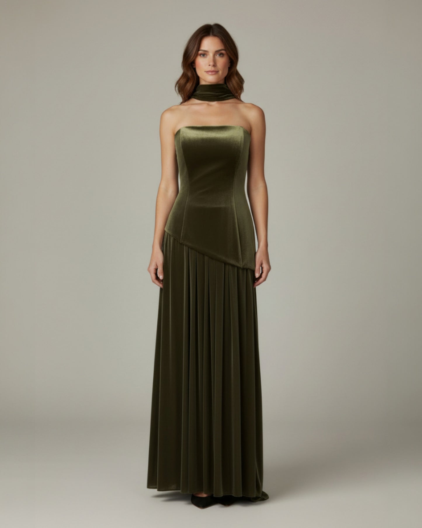 Langes Abendkleid aus Samt mit Halterneck E361