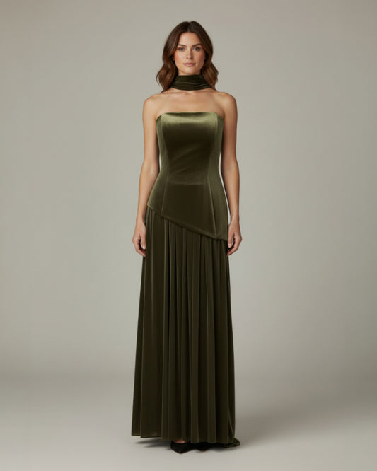 Langes Abendkleid aus Samt mit Halterneck E361