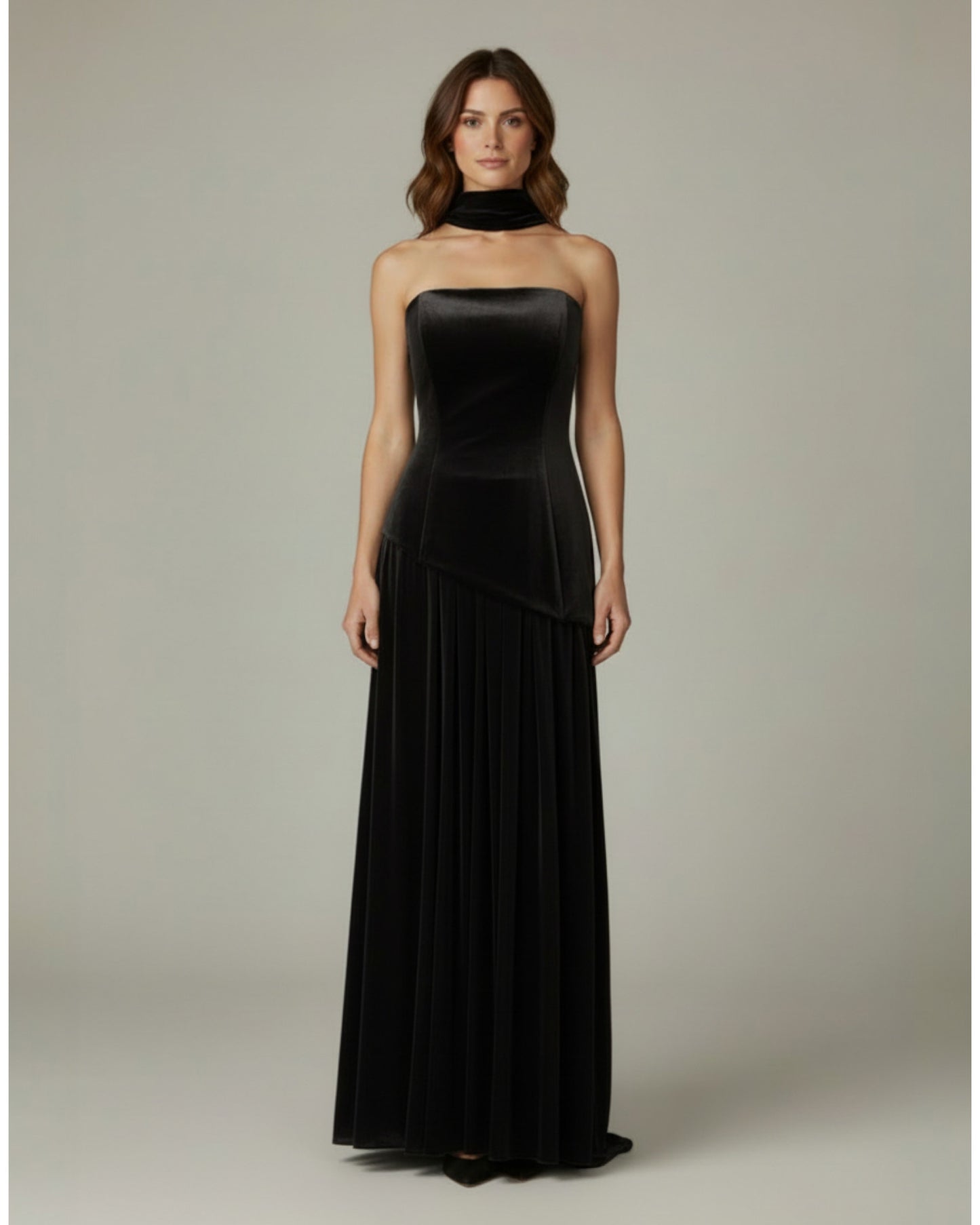 Langes Abendkleid aus Samt mit Halterneck E361