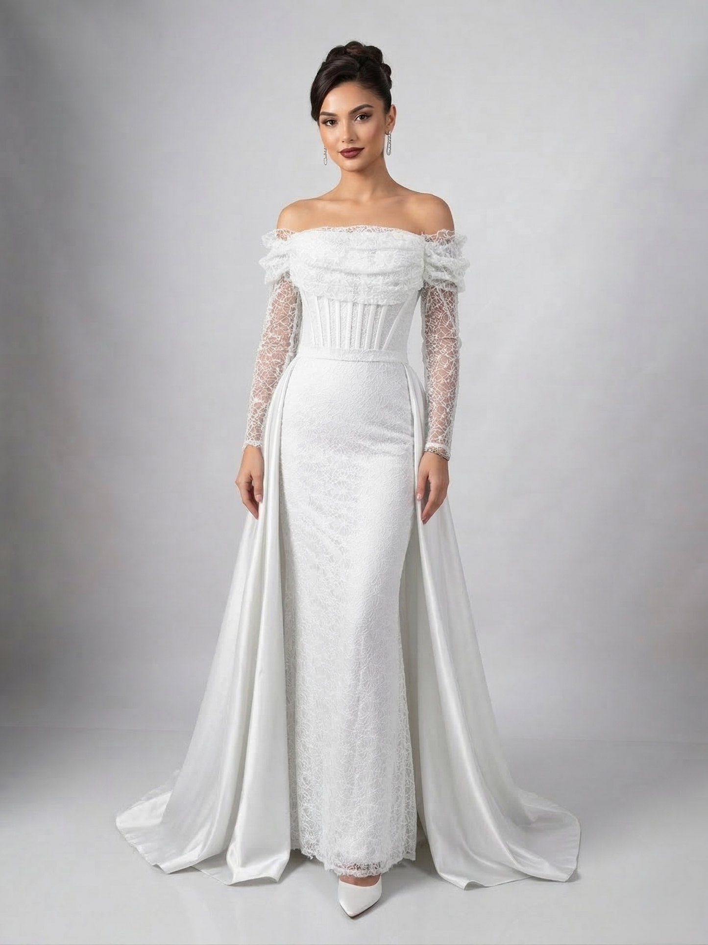 Schulterfreies Abendkleid mit Überrock E376