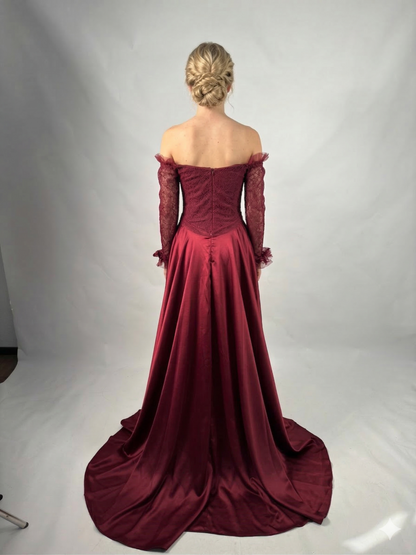 Schulterfreies Abendkleid mit Überrock E376