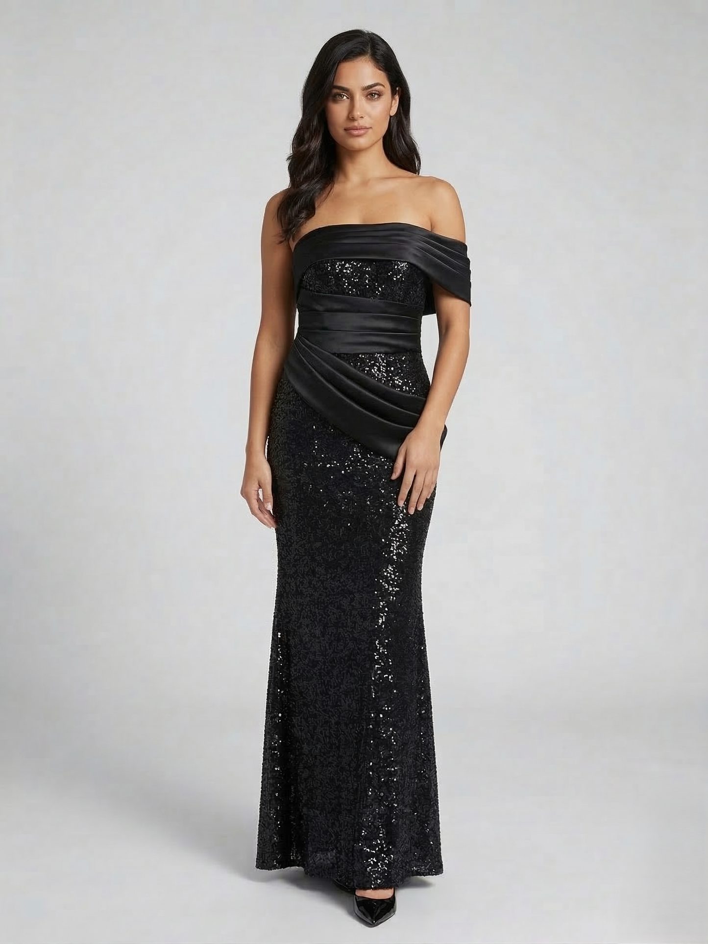Schulterfreies Pailletten-Abendkleid E377
