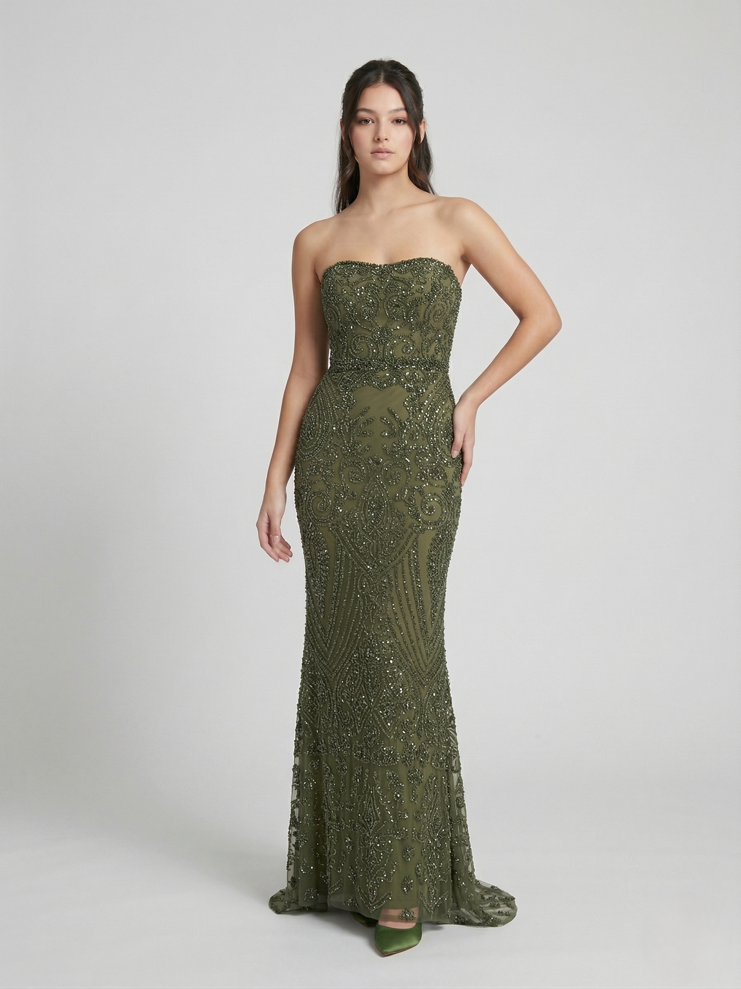 Trägerloses Spitzenabendkleid e380