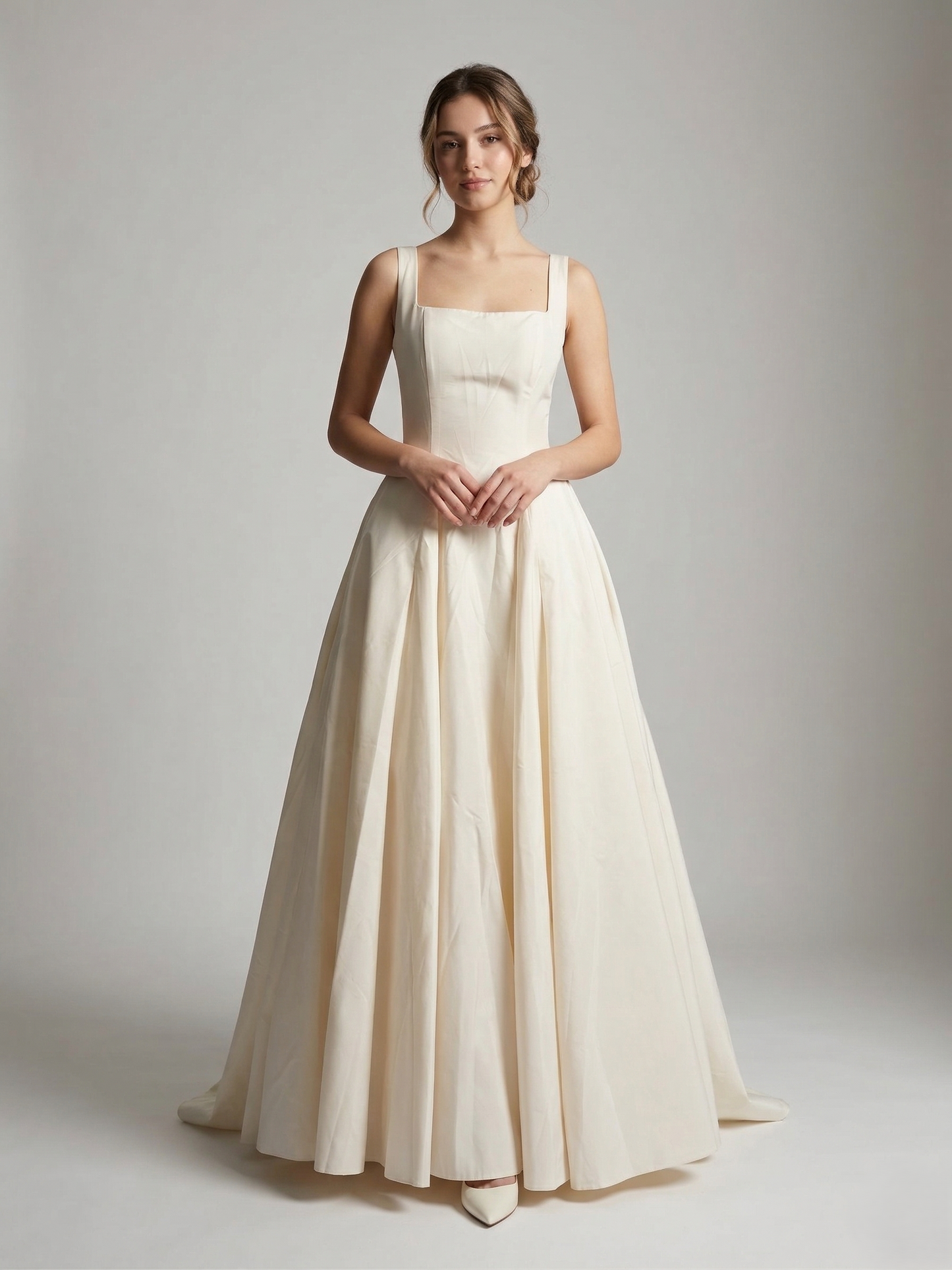 Langes Abendkleid mit breiten Trägern e381