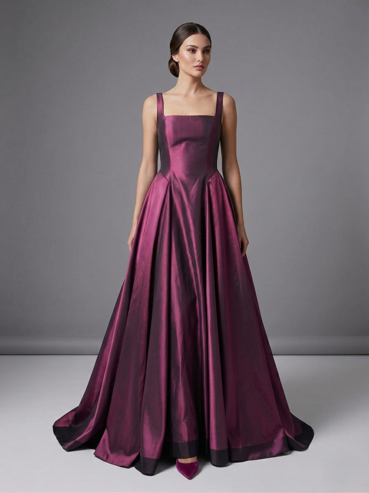 Langes Abendkleid mit breiten Trägern e381