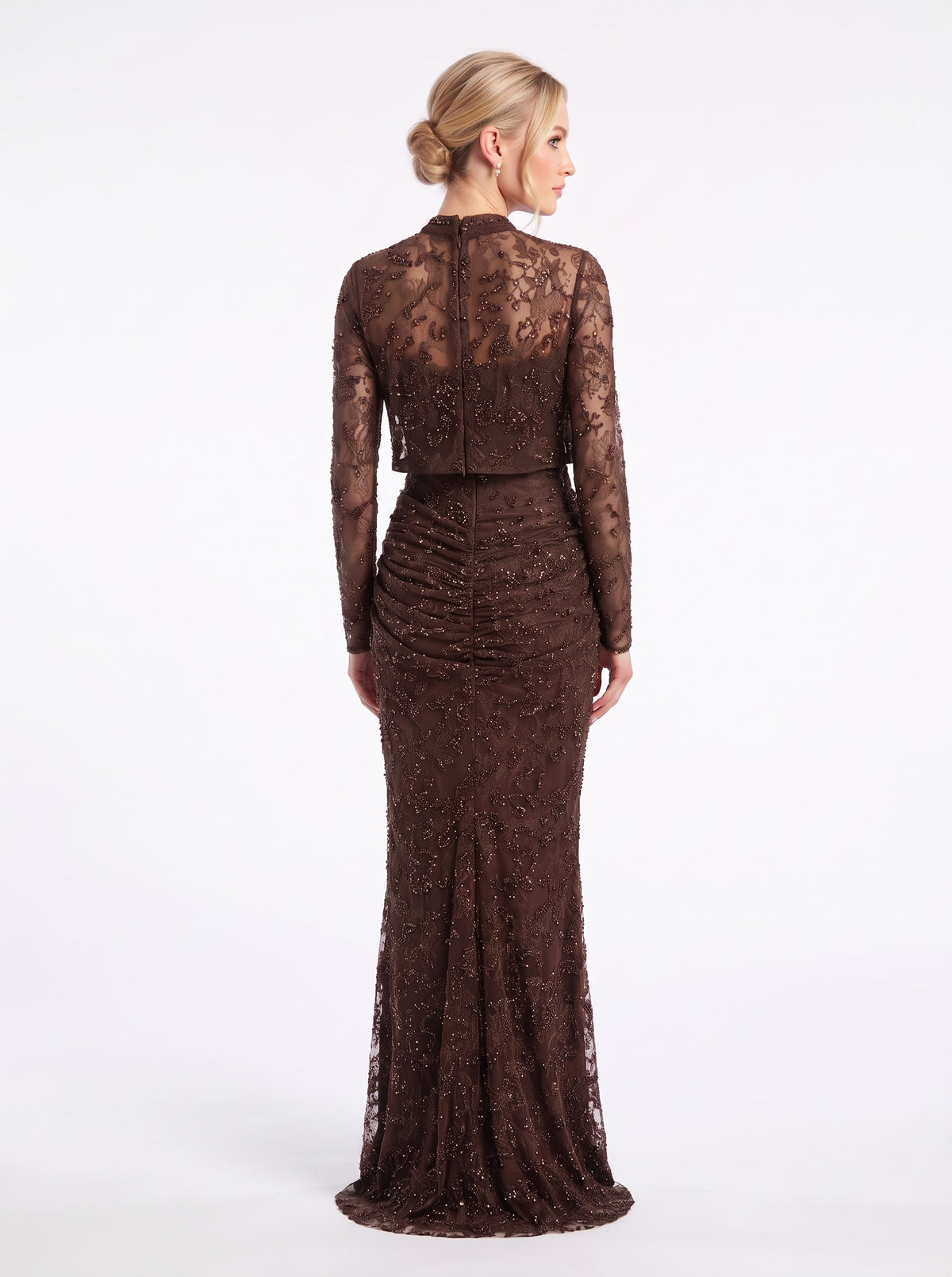 Langärmliges Spitzen-Abendkleid mit Raffung in Schokobraun Beschreibung: e405