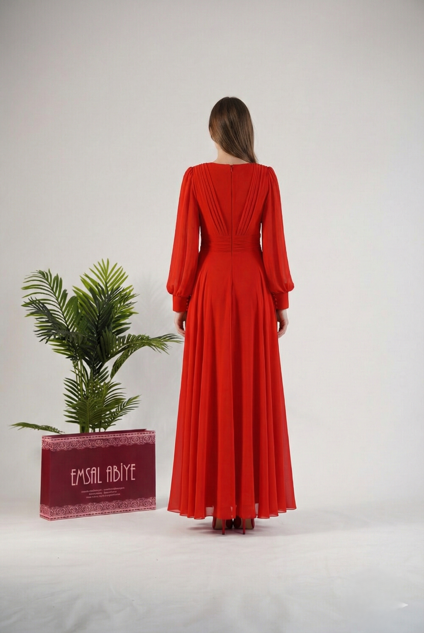 Chiffon-Abendkleid mit V-Ausschnitt und langen Ärmeln E348