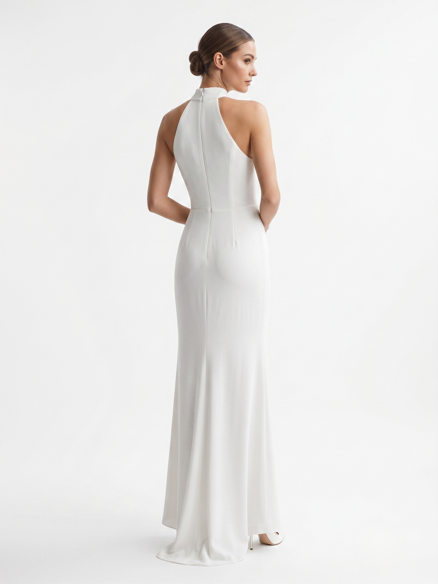 Aus leichtem Chiffon gefertigt, überzeugt dieses Kleid mit einem fließenden Schnitt E336