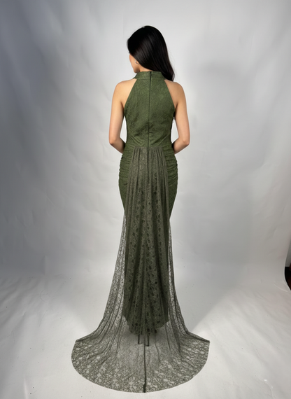 Langes Abendkleid mit Drapierung und Neckholder E369