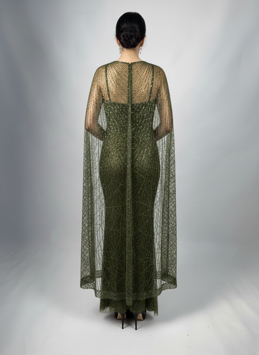 Verziertes Langes Abendkleid mit Cape-Detail  E342