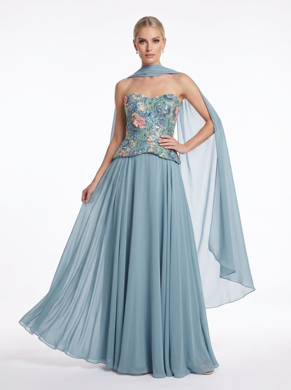 Trägerloses Abendkleid mit floralem Schößchen-Oberteil in Zartrosa Beschreibung: e409