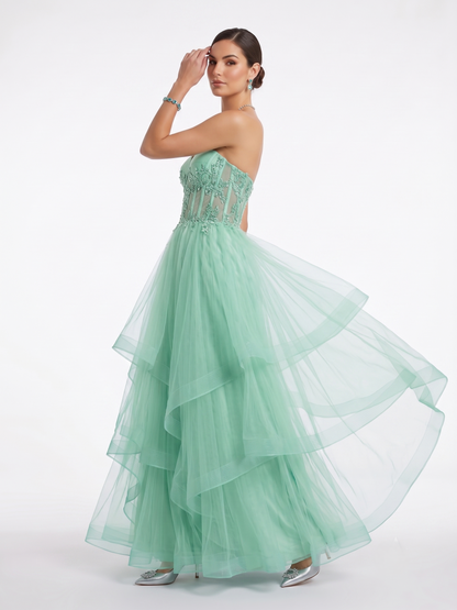 Produktbeschreibung: Ein atemberaubendes Abendkleid, das für einen unvergesslichen Auftritt sorgt. E330