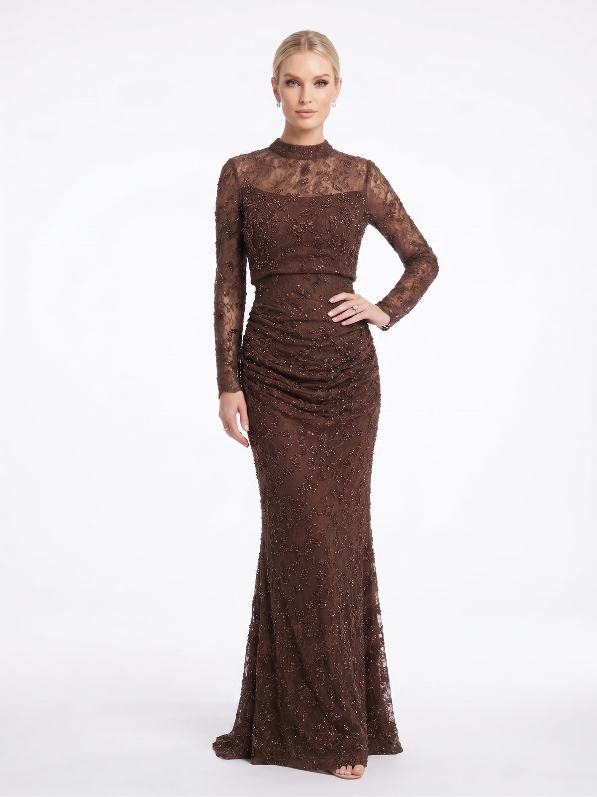 Langärmliges Spitzen-Abendkleid mit Raffung in Schokobraun Beschreibung: e405