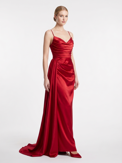 DE: Elegantes Abendkleid mit Drapierung Dieses atemberaubende E338