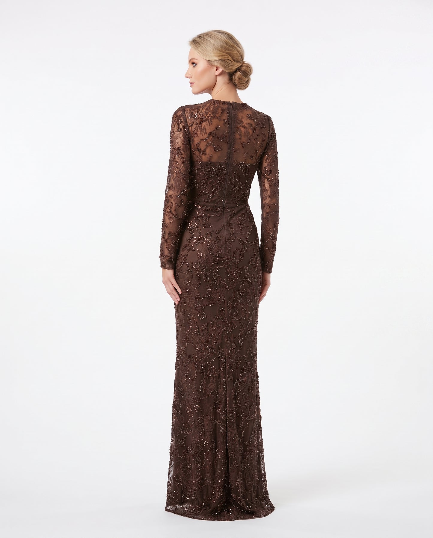 Langärmliges Spitzen-Abendkleid mit Raffung in Schokobraun Beschreibung: e405