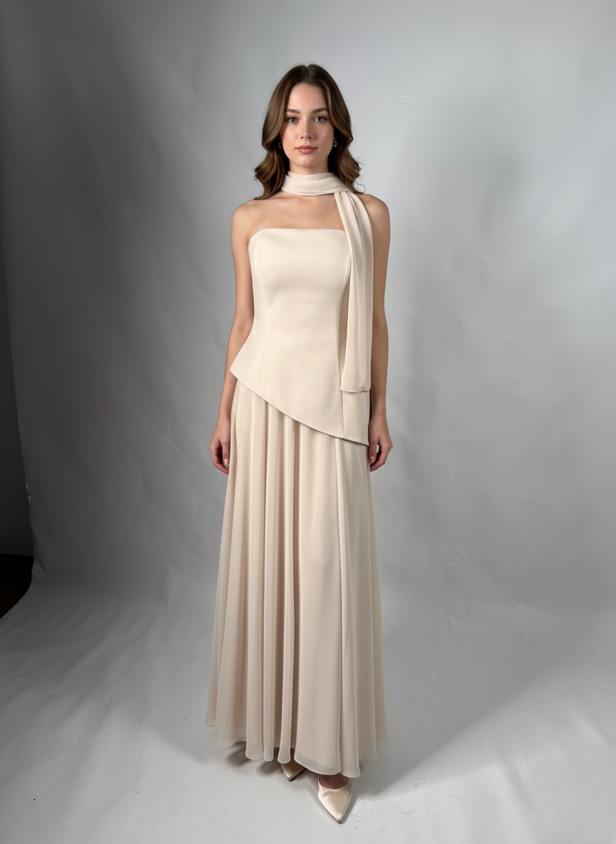 Trägerloses Abendkleid mit Asymmetrischem Schnitt E305