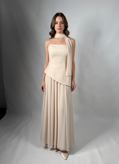 Trägerloses Abendkleid mit Asymmetrischem Schnitt E305