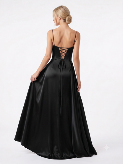 DE: Elegantes Abendkleid mit Drapierung Dieses atemberaubende E338
