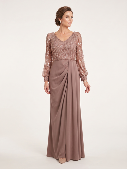 Langärmeliges Abendkleid mit Pailletten und Schlitz E365