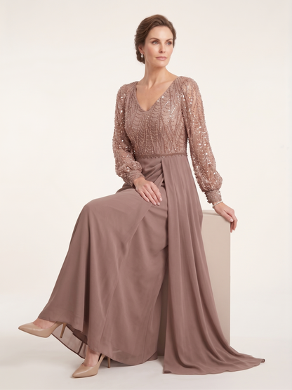 Langärmeliges Abendkleid mit Pailletten und Schlitz E365