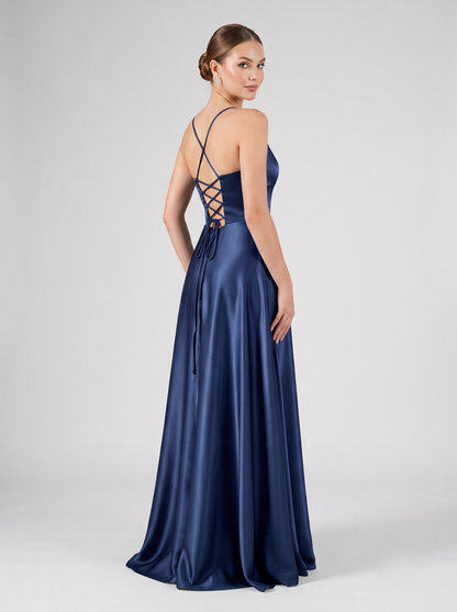Elegantes Satin-Abendkleid mit Schlitz E310