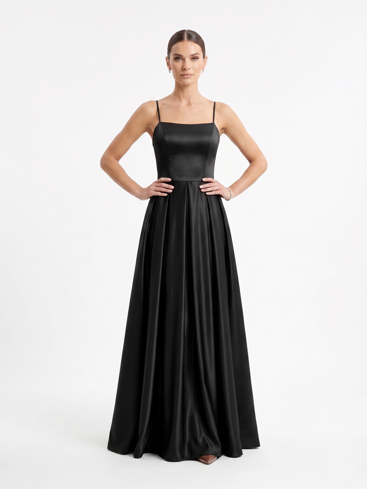 Elegantes Satin-Abendkleid mit Schlitz E310