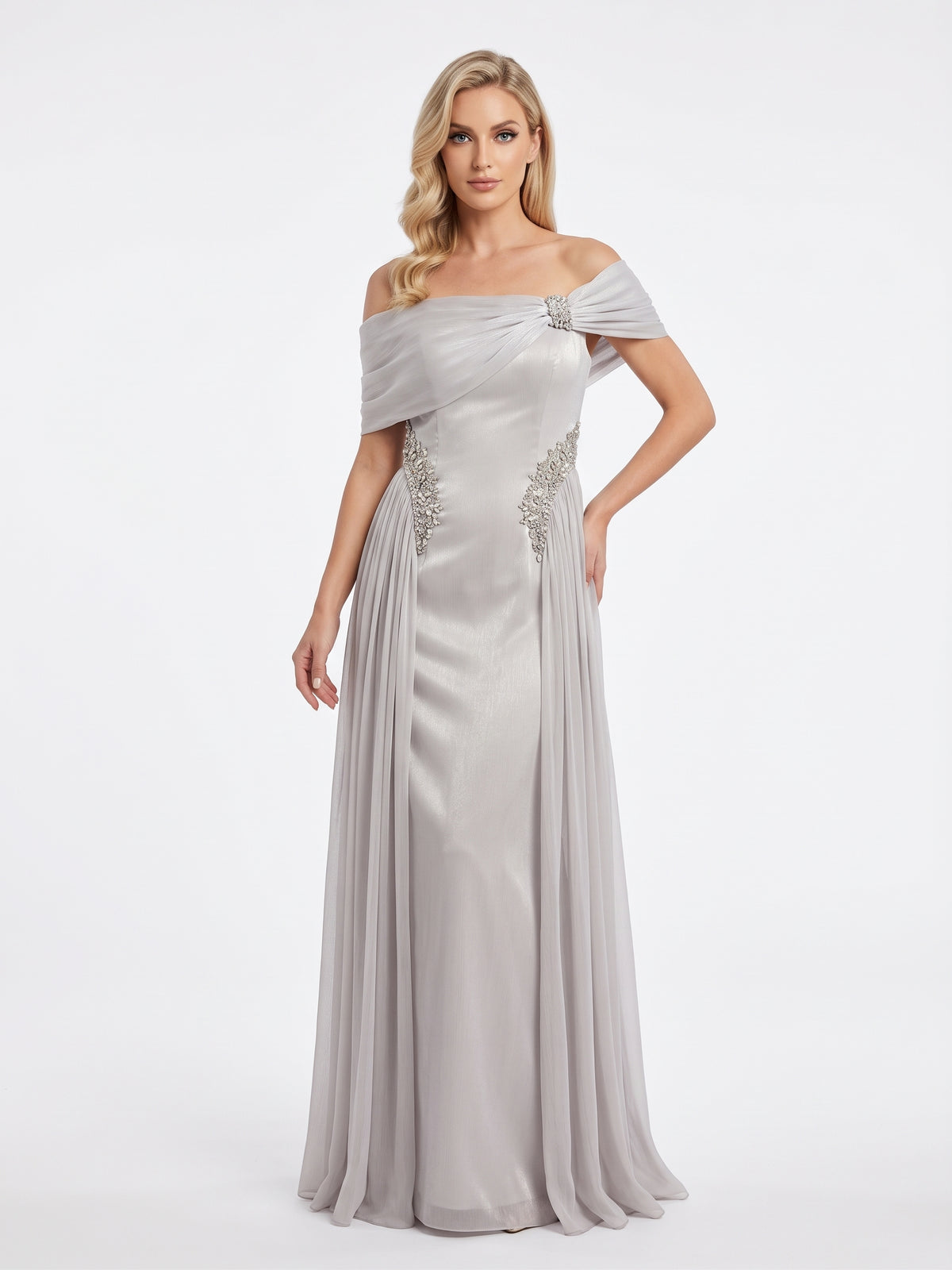 Elegantes schulterfreies Abendkleid in Metallic-Silber mit Plissee-Details e418