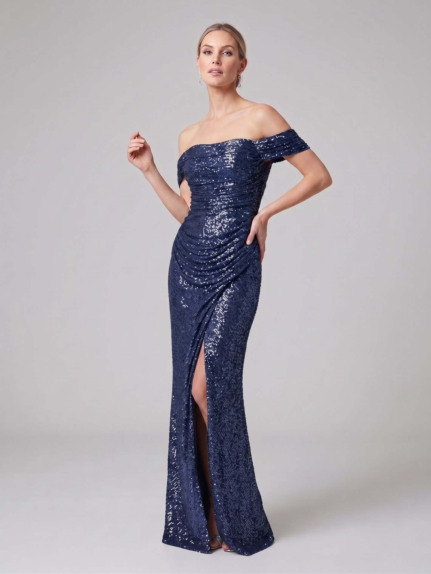 Langes Glänzendes Abendkleid mit Schlitz E354