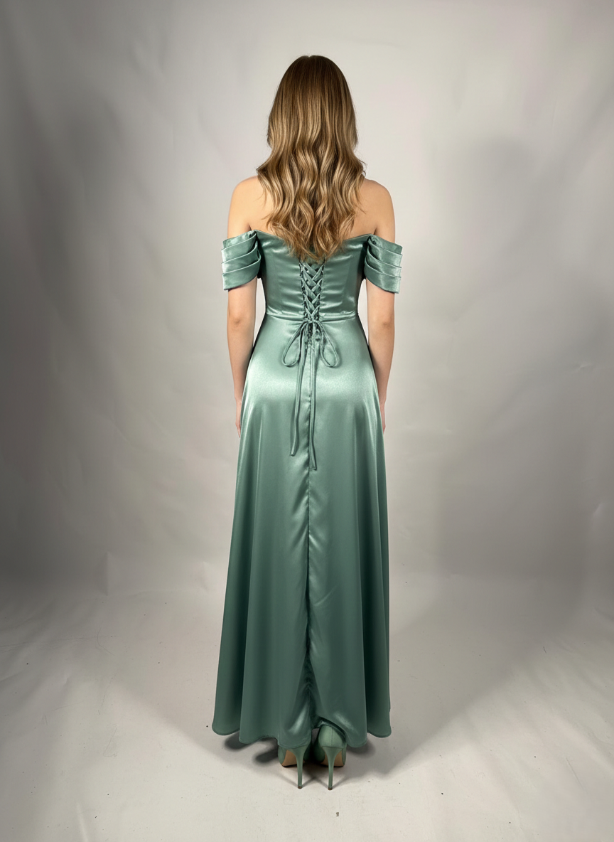 Langes Satin-Abendkleid mit Herz-Ausschnitt und Steinverzierung E356