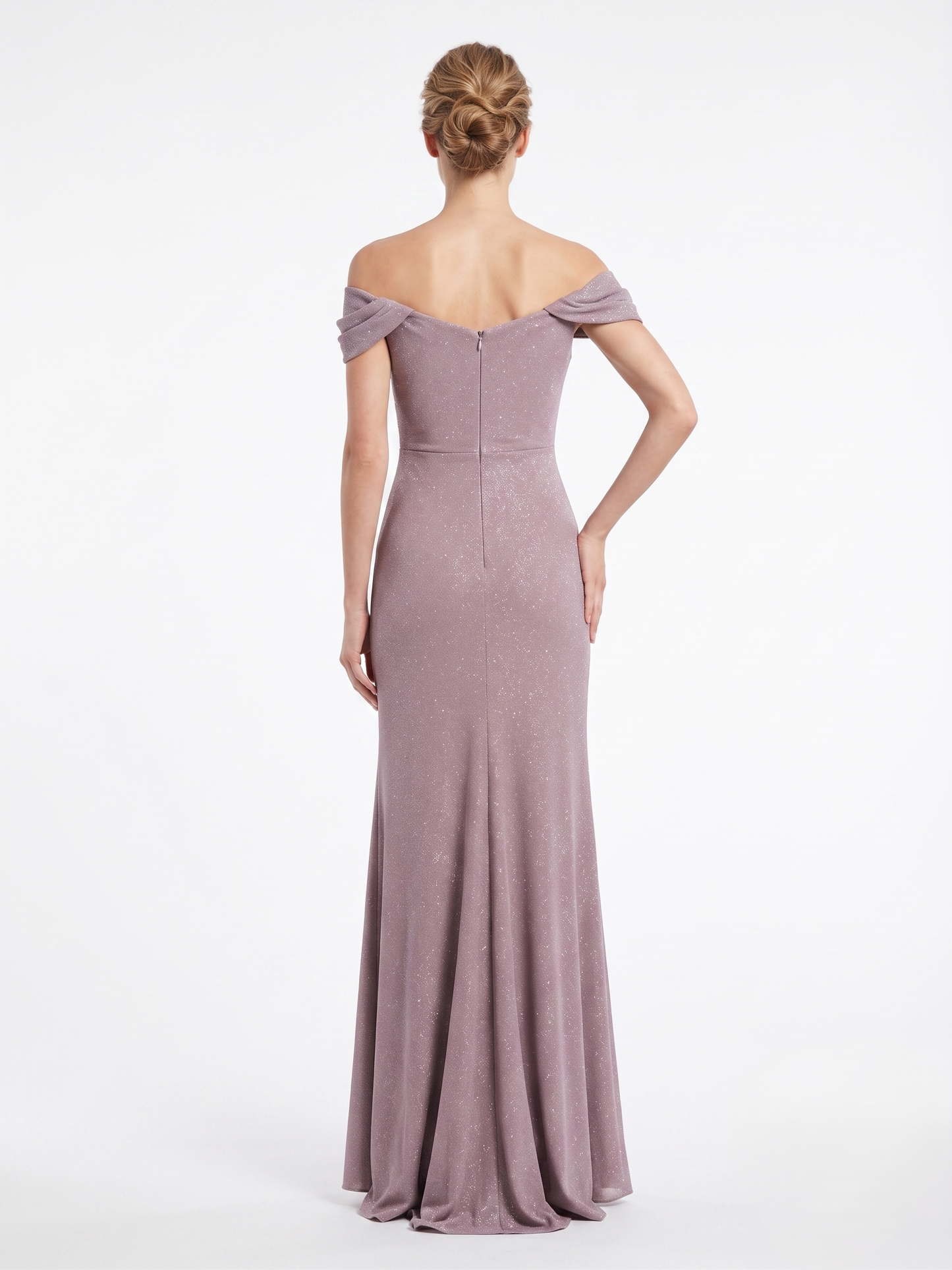 Langes Abendkleid mit Drapierung, Carmen-Ausschnitt und Schlitz E363