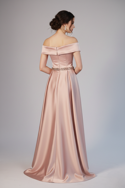 Langes Satin-Abendkleid mit Bootsausschnitt und Strassgürte E351