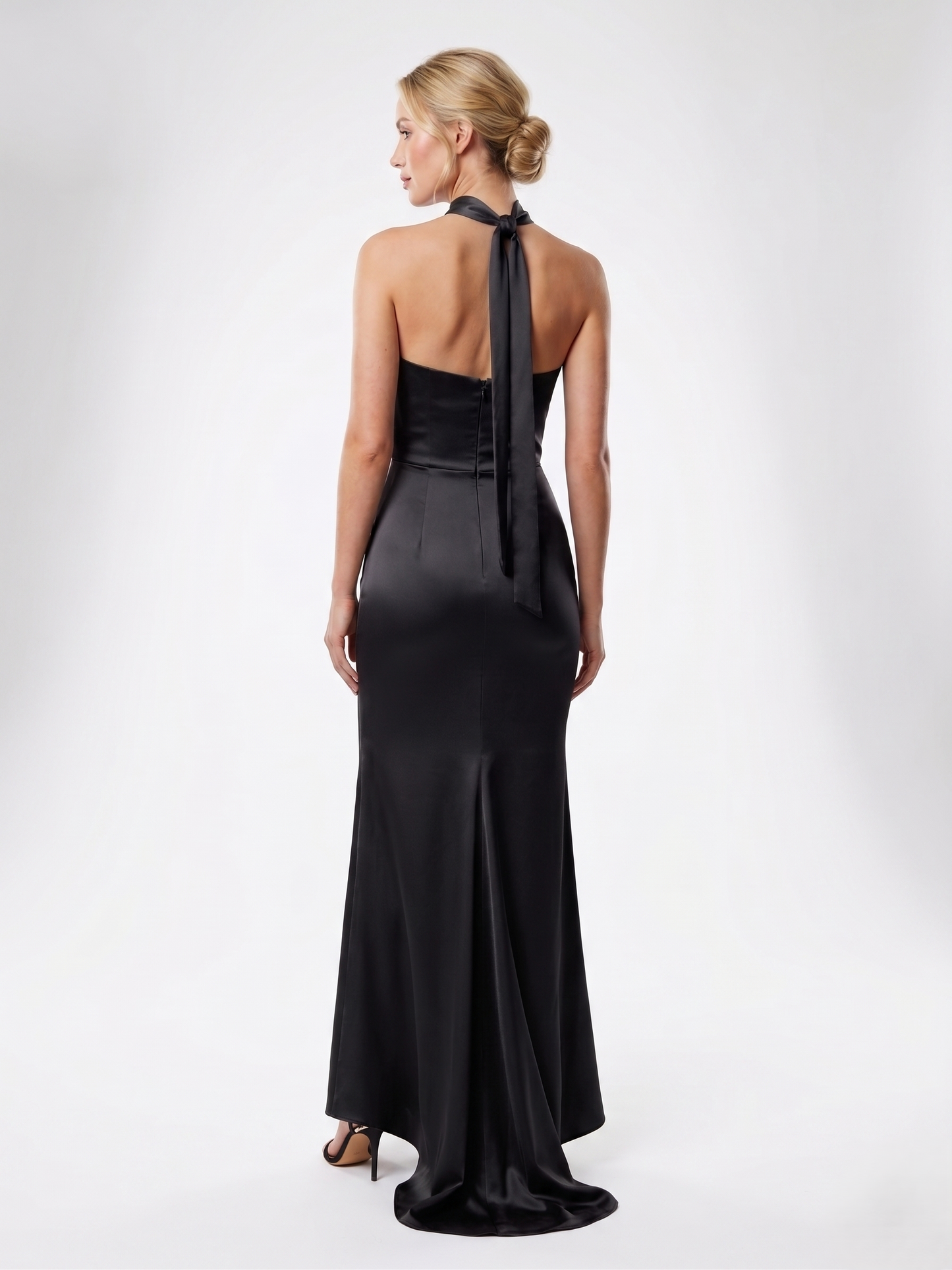 Satinabendkleid mit Wasserfallausschnitt   E283