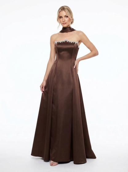 Elegantes trägerloses Saten-Abendkleid mit Strassbesatz und Choker in Schokoladenbraun e423