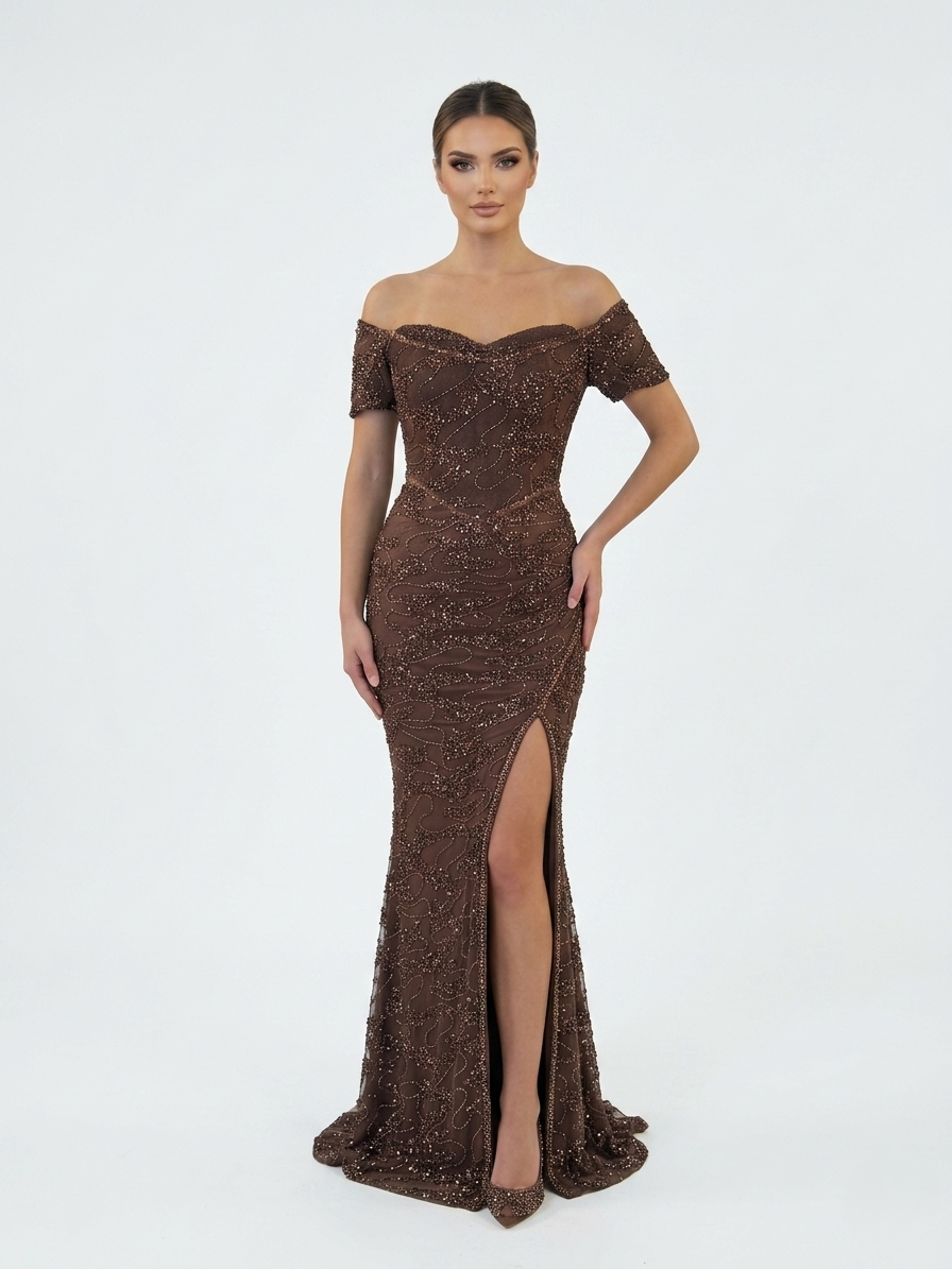 Elegantes schulterfreies Abendkleid mit Pailletten und hohem Beinschlitz in Schokobraun Beschreibung:e398