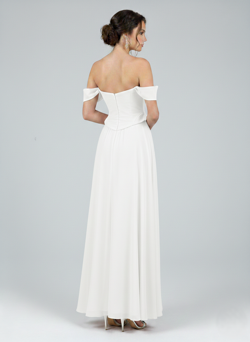 Dieses Design vereint moderne und klassische Elemente mit einem betonten Ausschnitt E327