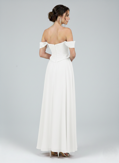 Dieses Design vereint moderne und klassische Elemente mit einem betonten Ausschnitt E327