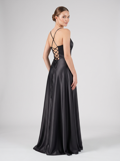 Elegantes Satin-Abendkleid mit Schlitz E310