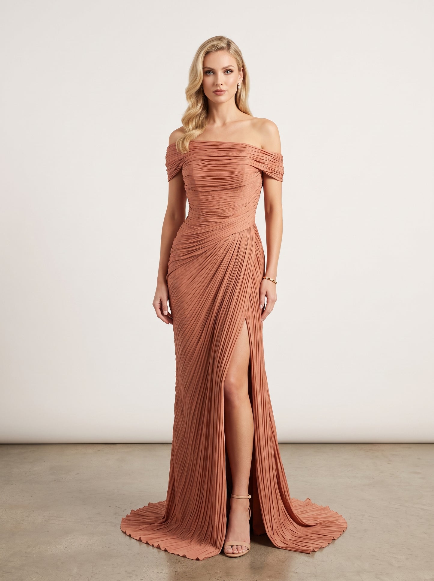 Elegantes schulterfreies Plissee-Abendkleid in Metallic-Olivgold Beschreibung: e389