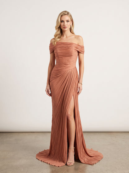 Elegantes schulterfreies Plissee-Abendkleid in Metallic-Olivgold Beschreibung: e389