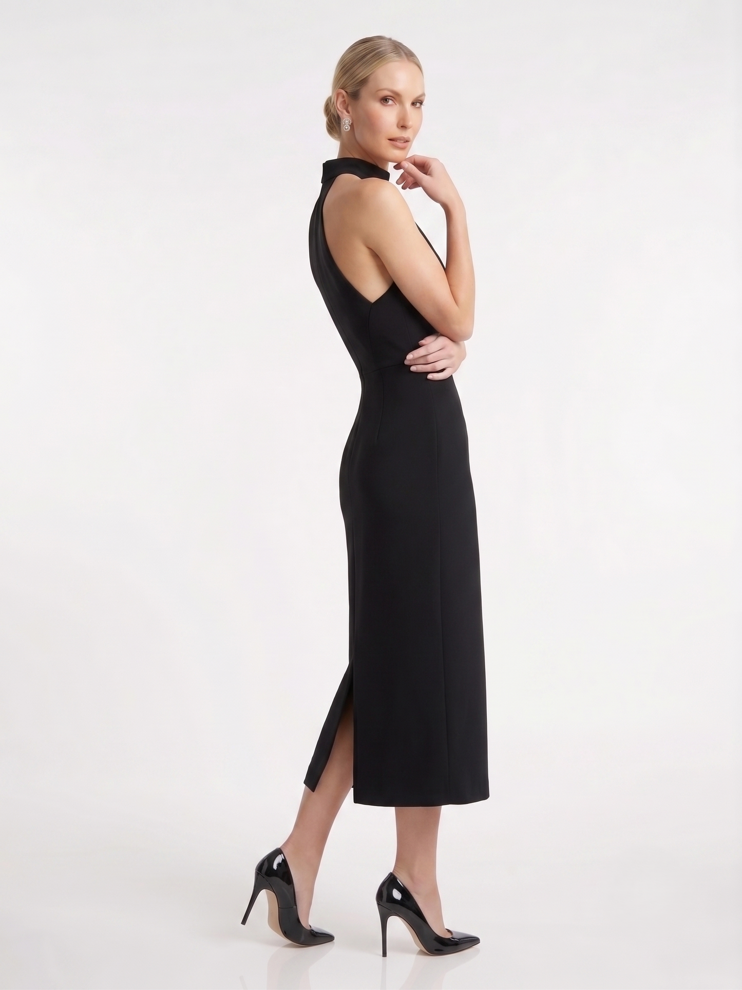 Langes Abendkleid mit Halterneck-Ausschnitt E359