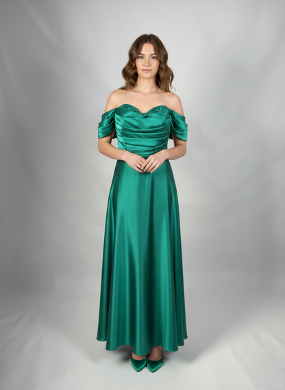 Langes Satin-Abendkleid mit Herz-Ausschnitt und Steinverzierung E356