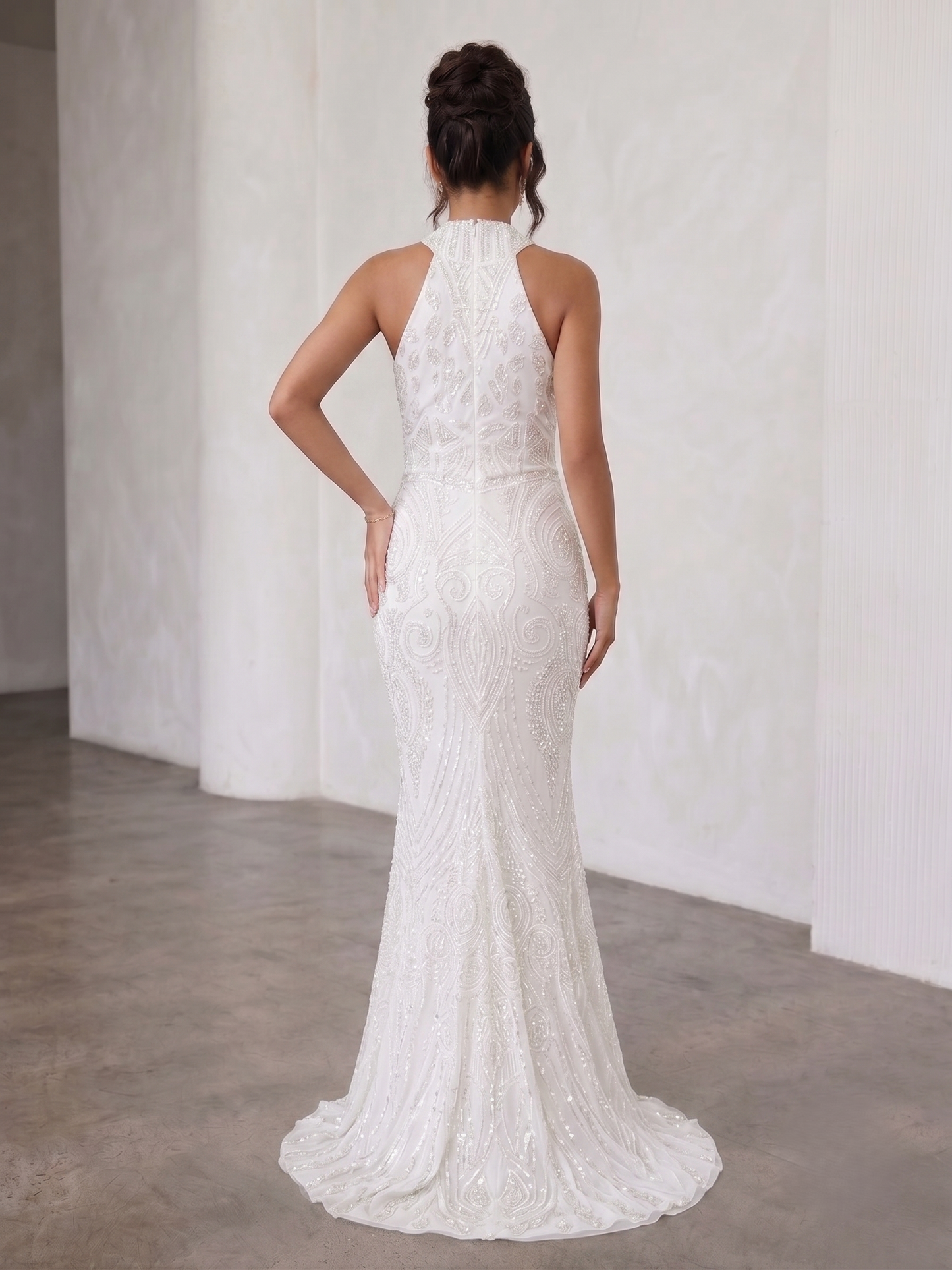 Ärmelloses Spitzenabendkleid mit Stehkragen e379