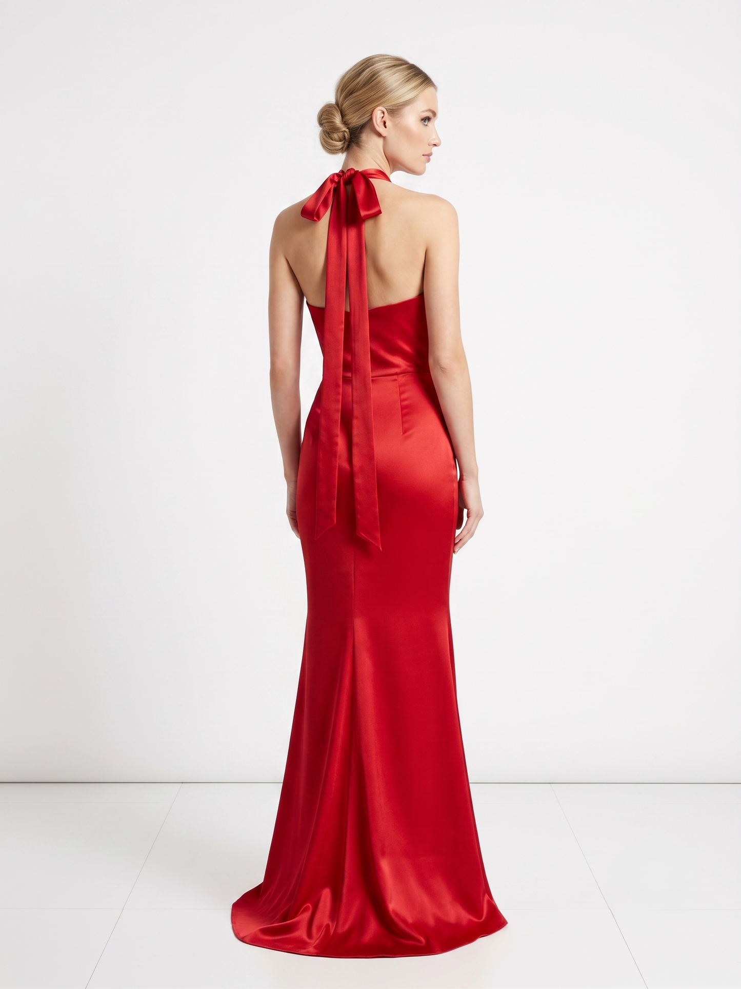 Satinabendkleid mit Wasserfallausschnitt   E383