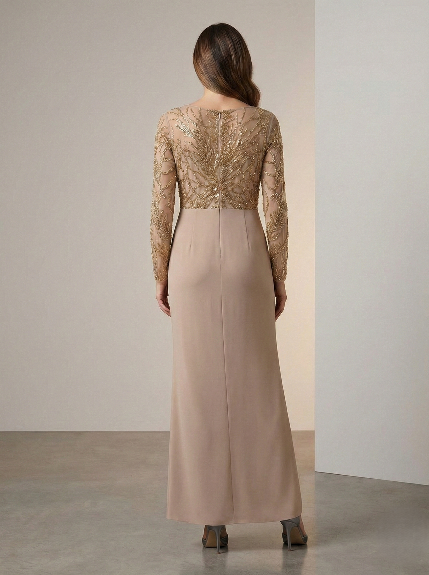 Langes AbeLanges Abendkleid aus Chiffon mit Stickerei und langen Ärmelnndkleid aus Chiffon E346 mit Stickerei und langen Ärmeln