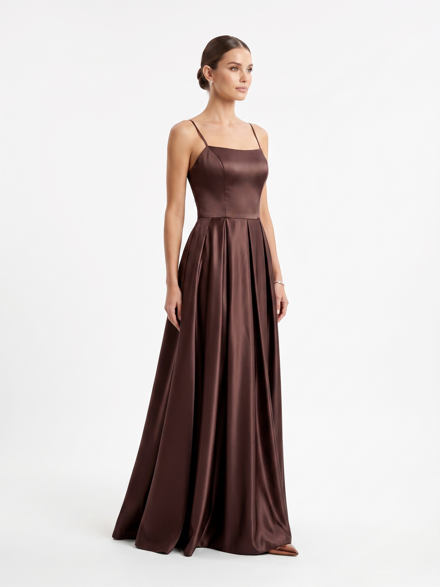 Elegantes Satin-Abendkleid mit Schlitz E310