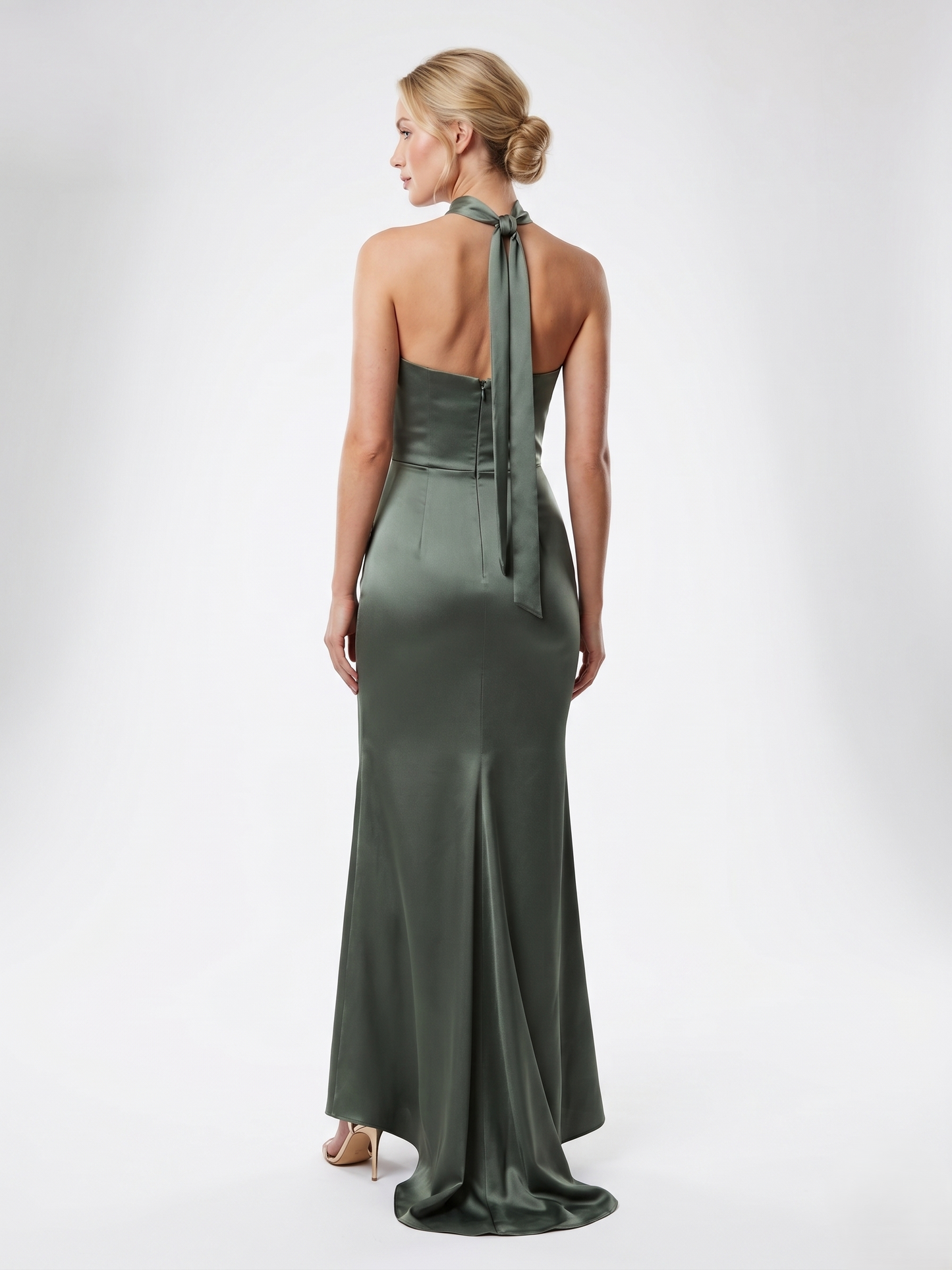Satinabendkleid mit Wasserfallausschnitt   E283