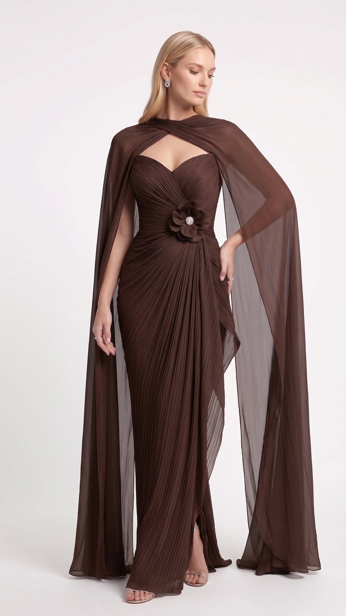 Elegantes Plissee-Abendkleid in Marineblau mit Umhang und Blumenapplikation Beschreibung:e413
